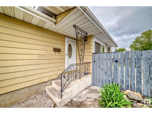 11820 152 Ave Nw, Edmonton, AB, T5X1E1 | Card Image