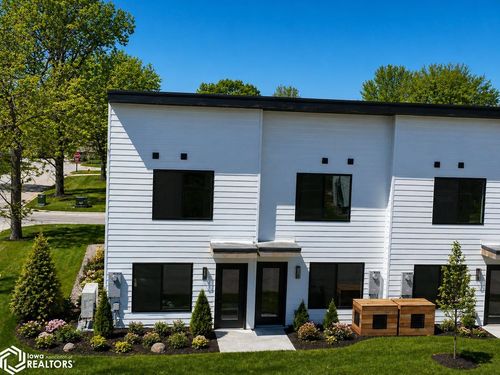 328 S 11th St, Sac City, IA, 50583-2036 | Card Image