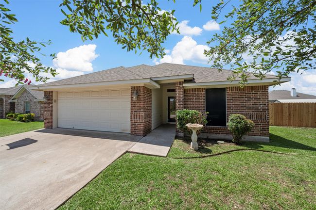 708 Sapphire Blvd, House other with 4 bedrooms, 2 bathrooms and null parking in Hewitt TX | Image 4