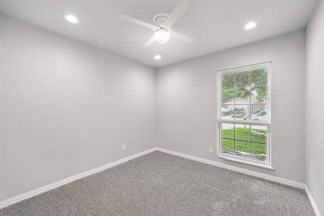 Unfurnished room with carpet flooring, a ceiling fan, baseboards, and recessed lighting | Image 10