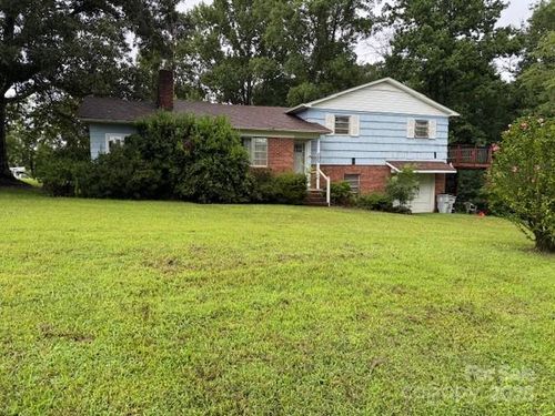 106 Royalwood Dr, Lenoir, NC, 28645-8927 | Card Image