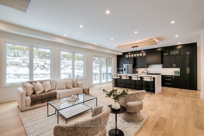 696 Hillview Cres, House other with 6 bedrooms, 5 bathrooms and 10 parking in Pickering ON | Image 8