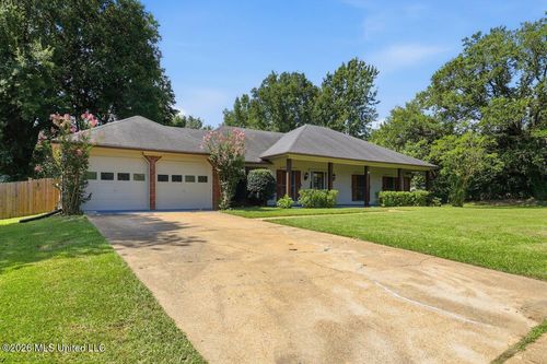 153 Oak Ridge Cir, Madison, MS, 39110-8135 | Card Image