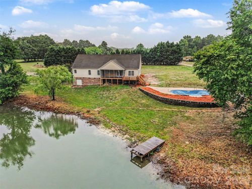 1060 Moss Lake Dr, Clover, SC, 29710-8609 | Card Image