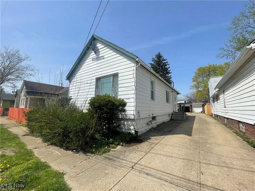 3532 Carlyle Ave, Cleveland, OH, 44109-1404 | Card Image