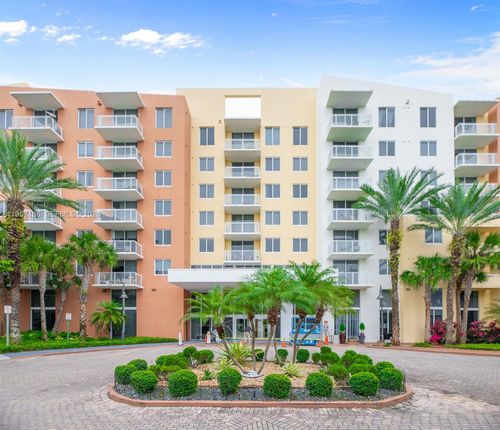 215-2775 Ne 187th St, Aventura, FL, 33180-2912 | Card Image
