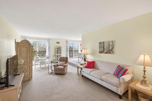 317-3412 Oak Ridge Rd, Minnetonka, MN, 55305-4565 | Card Image