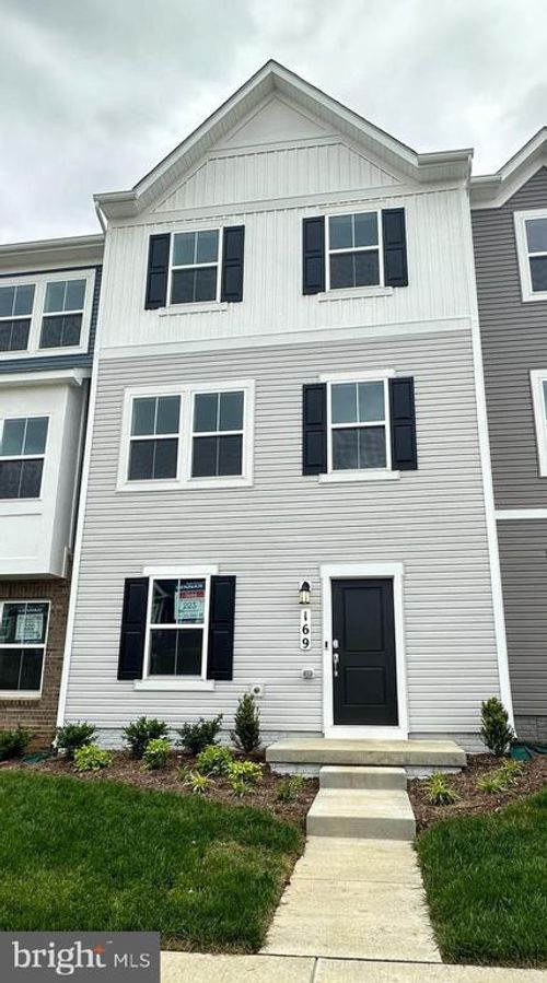 169 Swan Field Ave, RANSON, WV, 25438-4611 | Card Image