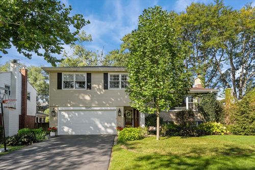 1340 Hawthorne Ln, Glenview, IL, 60025-3145 | Card Image