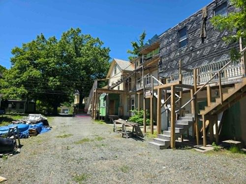 33 Oak St, Brattleboro, VT, 05301-3051 | Card Image