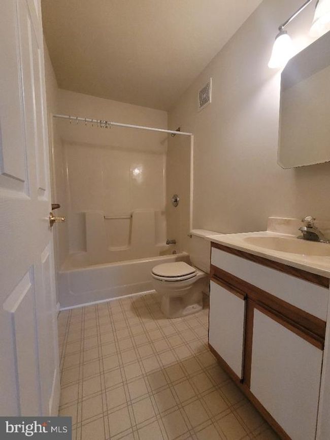 8 - 112 Timberlake Ter, Condo with 2 bedrooms, 2 bathrooms and null parking in STEPHENS CITY VA | Image 6