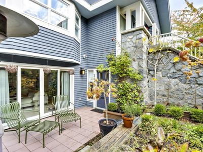 2005 W 15th Ave, Townhouse with 2 bedrooms, 2 bathrooms and 1 parking in Vancouver BC | Image 2