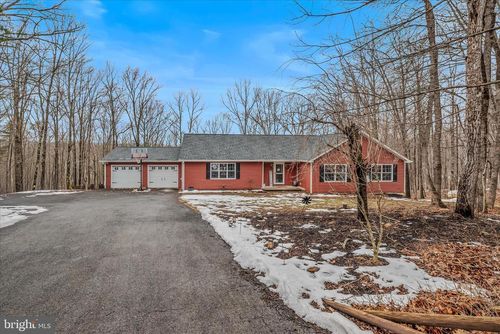 242 Driftwood Dr, GERRARDSTOWN, WV, 25420-4369 | Card Image