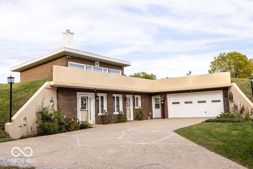 1391 S River Rd, Covington, IN, 47932-8056 | Card Image