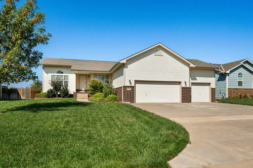2425 S Lark Ln, Wichita, KS, 67215-3020 | Card Image