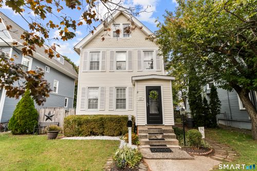121 Center St, West Haven, CT, 06516-4509 | Card Image