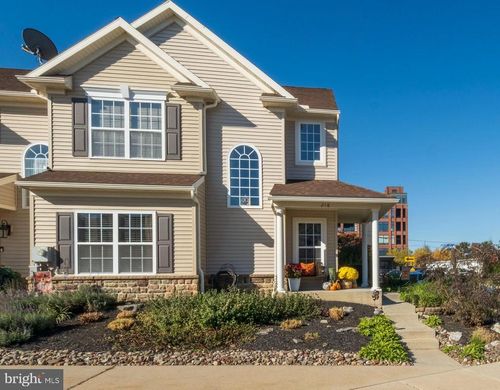 218 Silk Dr, West Reading, PA, 19611-1730 | Card Image