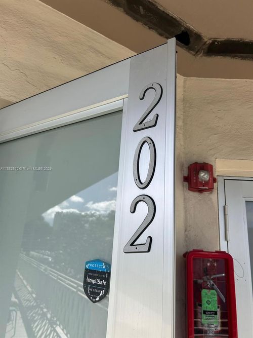 apt-202-1601 Meridian Ave, Miami Beach, FL, 33139-2819 | Card Image