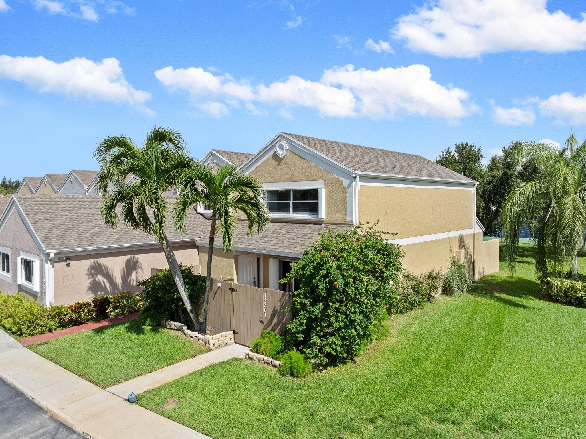 14th St, Pembroke Pines, FL 33026