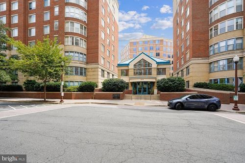 606w-3830 9th St N, ARLINGTON, VA, 22203-5835 | Card Image