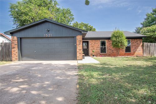 1521 Augusta Rd, Benbrook, TX, 76126-3836 | Card Image