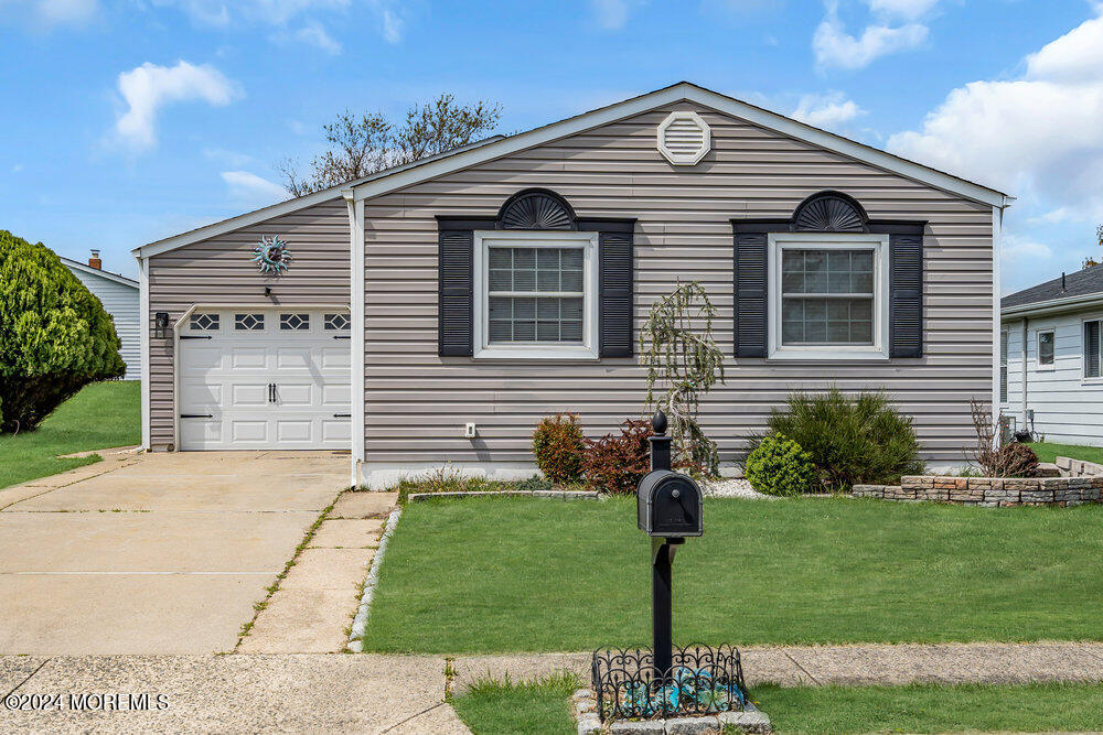 Pirogue St, Toms River, NJ 08757