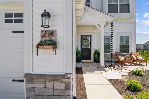 214 Sweetbay St, Valparaiso, IN, 46385-0053 | Card Image