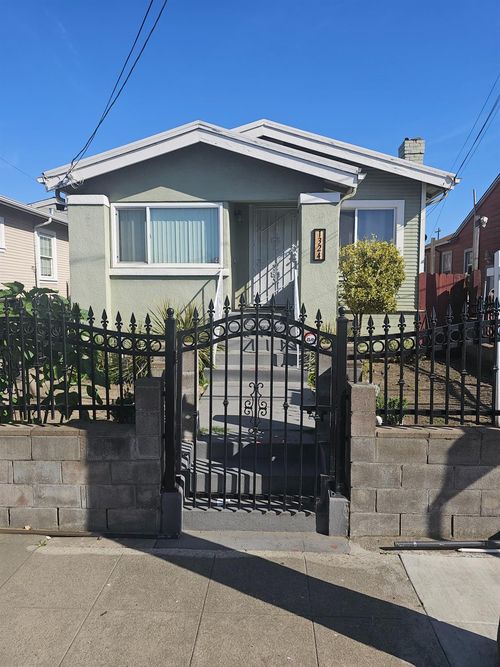 1324 103rd Ave, Oakland, CA, 94603-3113 | Card Image