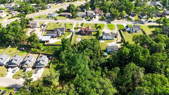 1405 Mockingbird Ln, House other with 4 bedrooms, 2 bathrooms and null parking in Tyler TX | Image 39