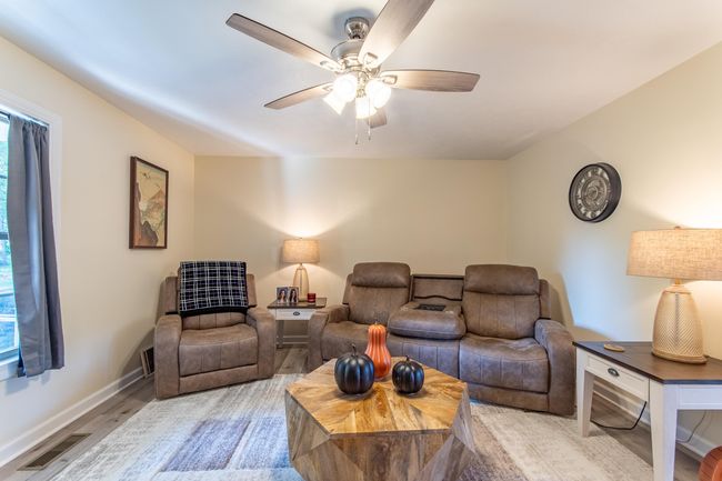 165 Cromwell St, House other with 3 bedrooms, 2 bathrooms and null parking in Savannah TN | Image 9