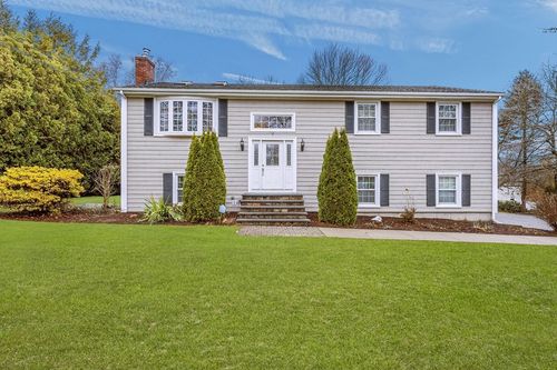 3 Betsy Dr, Bristol, RI, 02809-4554 | Card Image