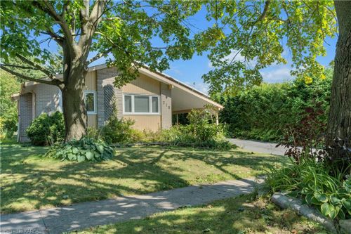 218 Glen Castle Rd, Kingston, ON, K7M4N8 | Card Image