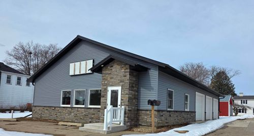 712 E Main St, New Hampton, IA, 50659-1540 | Card Image