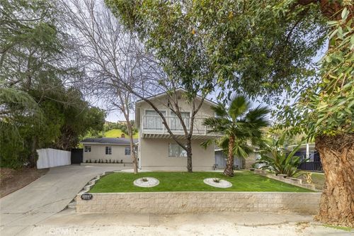 22247 De La Osa St, Woodland Hills, CA, 91364-3220 | Card Image