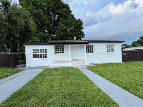 105 E 55th St, Hialeah, FL, 33013-1438 | Card Image