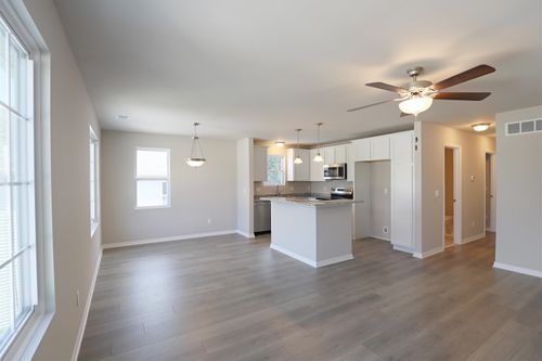 180 Whispering Pines Dr, Fenton, MI, 48430-5300 | Card Image