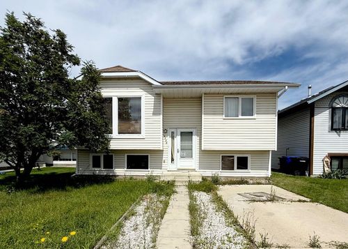 6224 Cypress Close, Olds, AB, T4H1M7 | Card Image