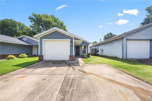 2016 N Leverett Ave, Fayetteville, AR, 72703-2230 | Card Image