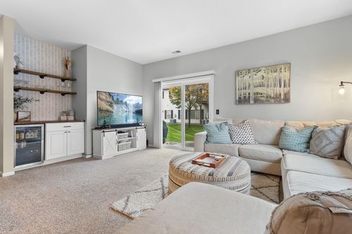 7499 Derby Ln, Shakopee, MN, 55379-7096 | Card Image