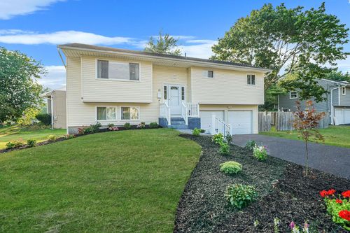 12 Circle Dr E, East Patchogue, NY, 11772-4286 | Card Image