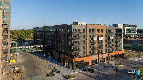 613-151 E 4th Pl Place, Sioux Falls, SD, 57104 | Card Image