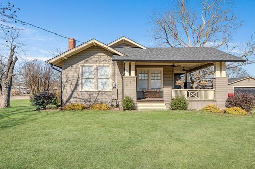 130 W Division St, Blossom, TX, 75416-2546 | Card Image