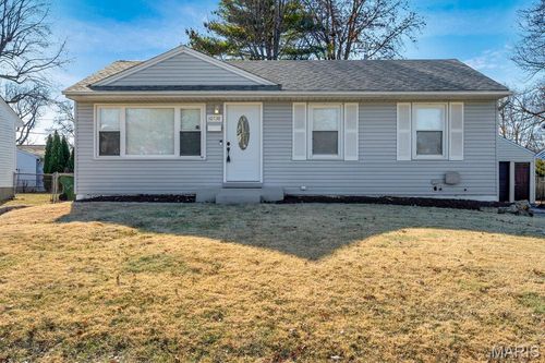 10738 Saint Cosmas Ln, Saint Ann, MO, 63074-2524 | Card Image