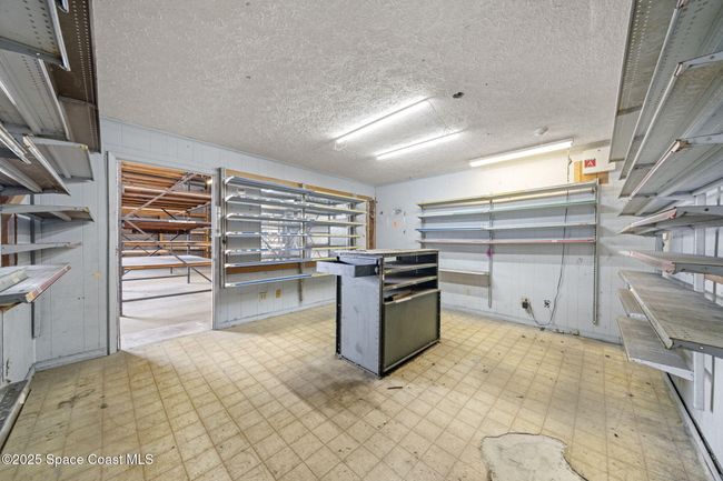 Office/Workshop Area in Warehouse | Image 23