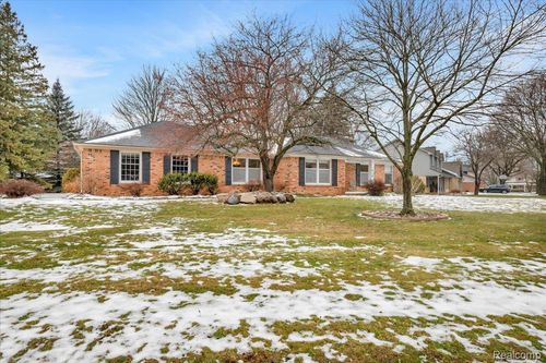 6091 Kings Shire Rd, Grand Blanc, MI, 48439-8603 | Card Image