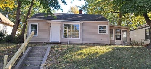 1819 S 24th St, Saint Joseph, MO, 64507-1442 | Card Image