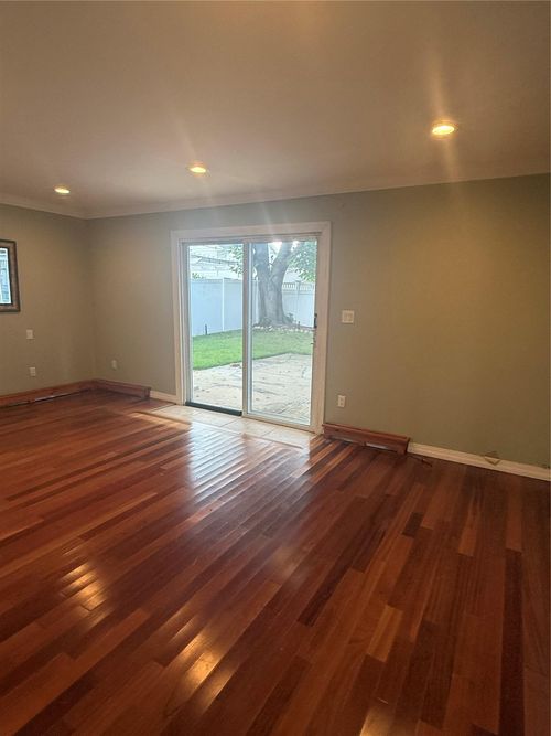 14 Foxwood Rd, Old Bethpage, NY, 11804-1011 | Card Image