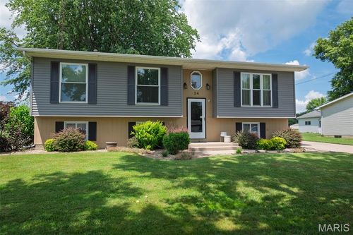 24 Pinewood Rd, Litchfield, IL, 62056-1706 | Card Image
