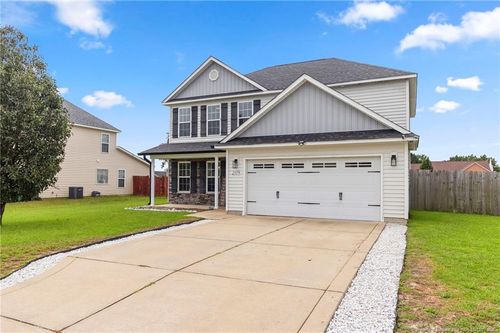 2119 Queen Elizabeth Ln, Hope Mills, NC, 28348-8112 | Card Image