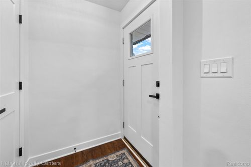 822 Phillips Ave, Clawson, MI, 48017-1459 | Card Image